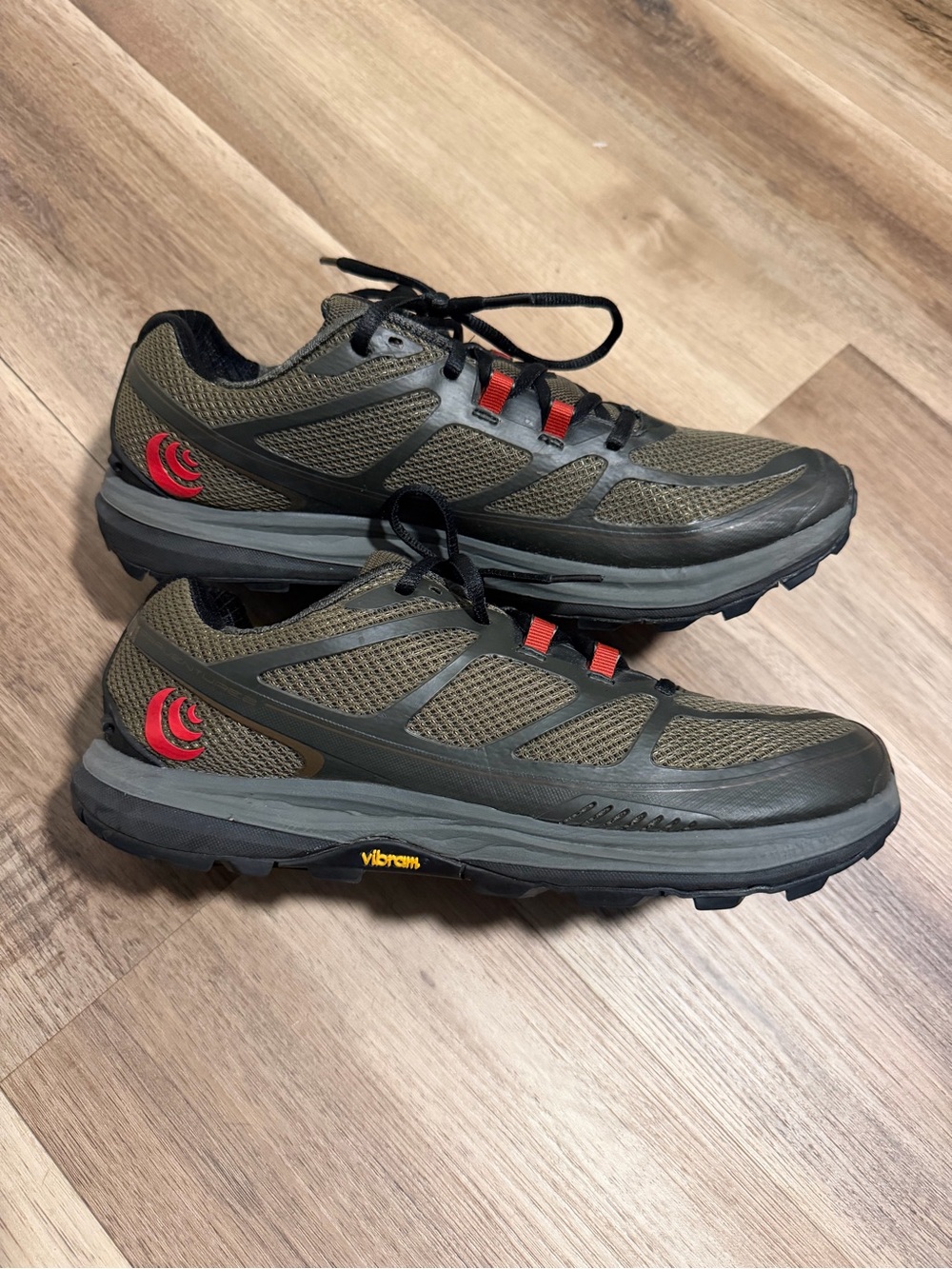 Topo Athletic Terraventure 2 Mens 10.5 Olive Green Red Trail Running Shoes